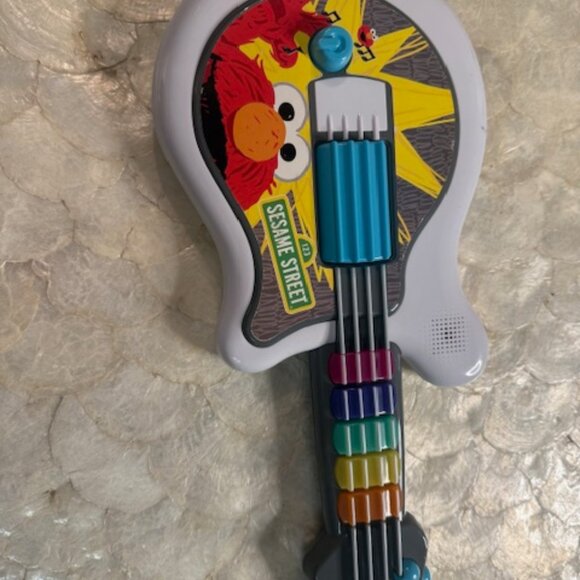 Sesame Street Elmo Guitar Lights and Sounds Rock n Roll - Picture 3 of 5